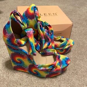 NIB Tie Dye 👠